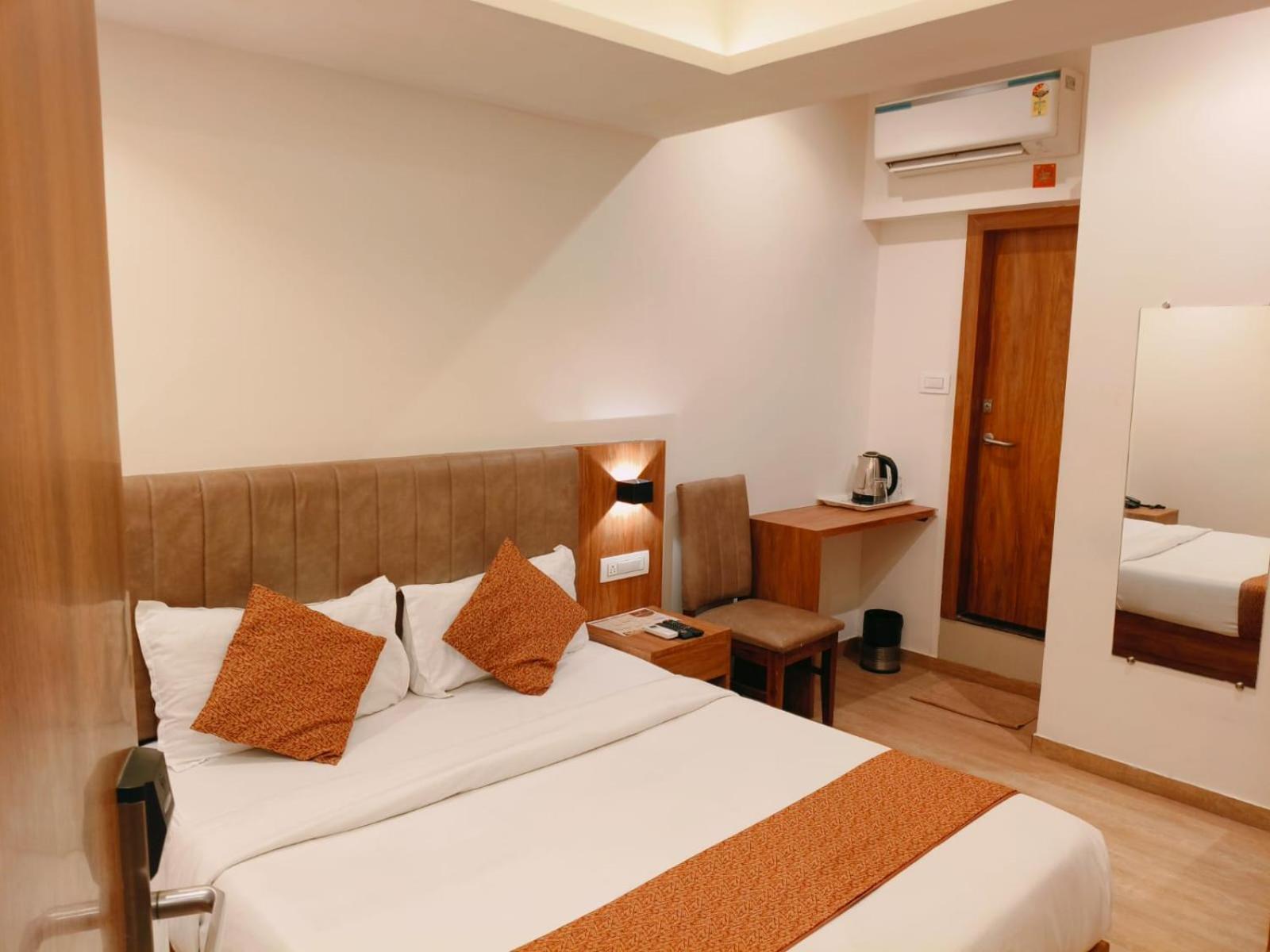 Hotel Black Burn มุมไบ ภายนอก รูปภาพ