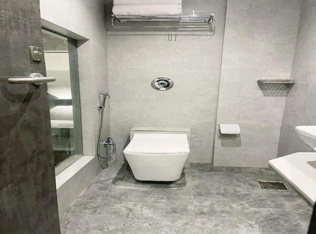 Hotel Black Burn มุมไบ ภายนอก รูปภาพ