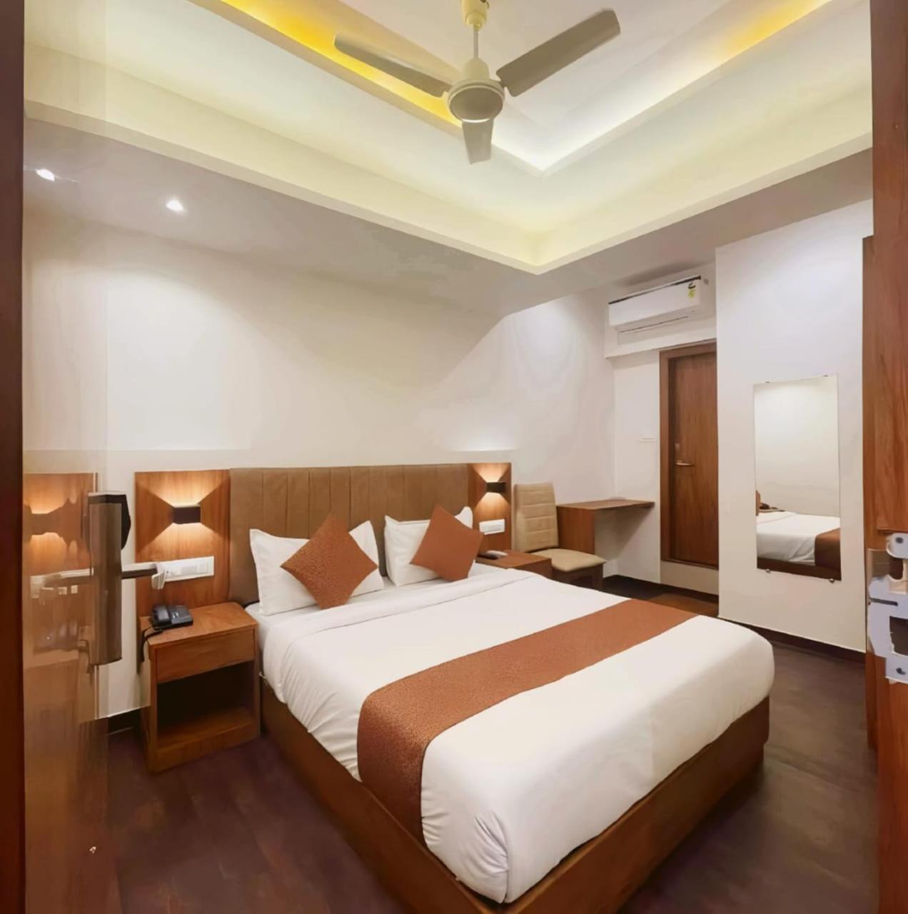 Hotel Black Burn มุมไบ ภายนอก รูปภาพ